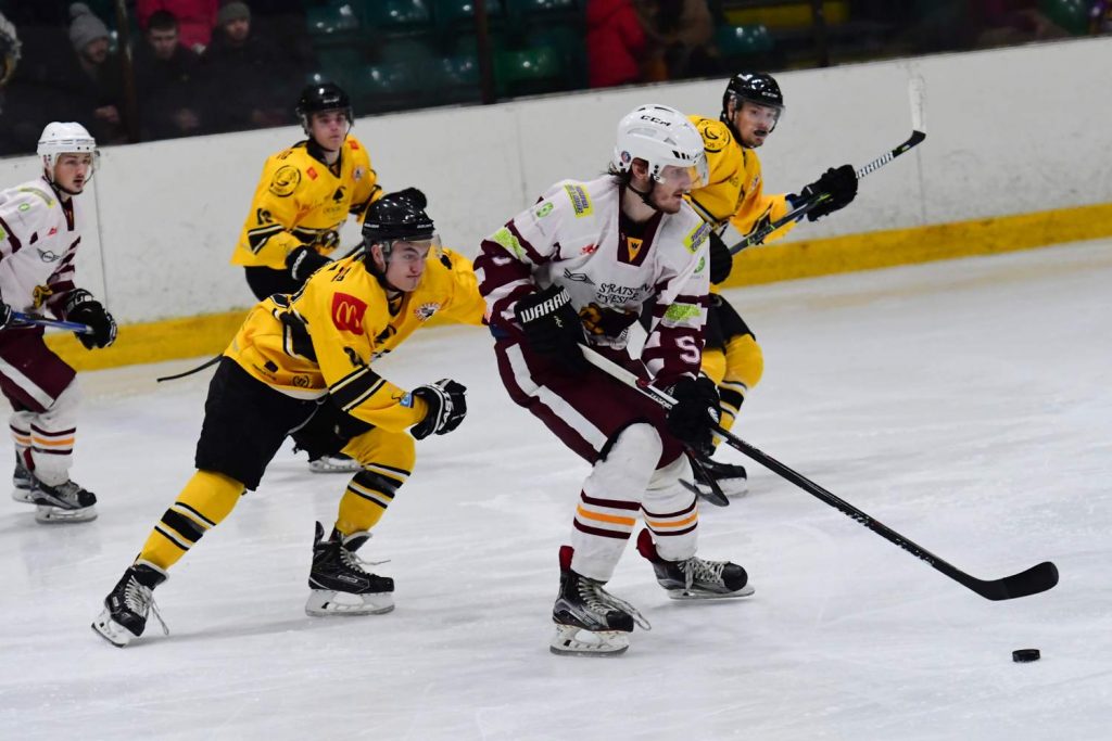 Ross Connolly plays the puck out of the zone